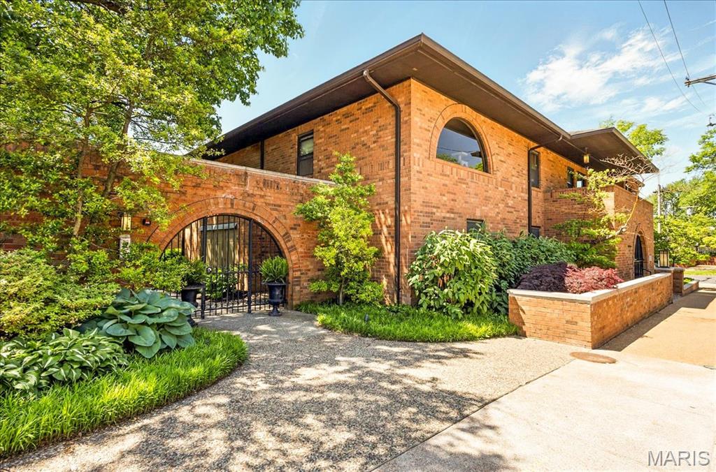 182 N Brentwood Boulevard Unit: 3