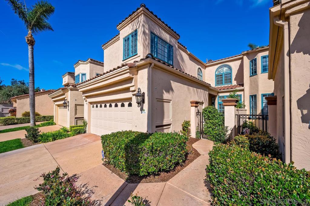 3715 Paseo Vista Famosa