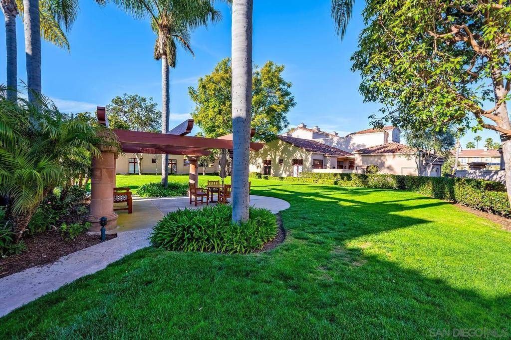 3715 Paseo Vista Famosa