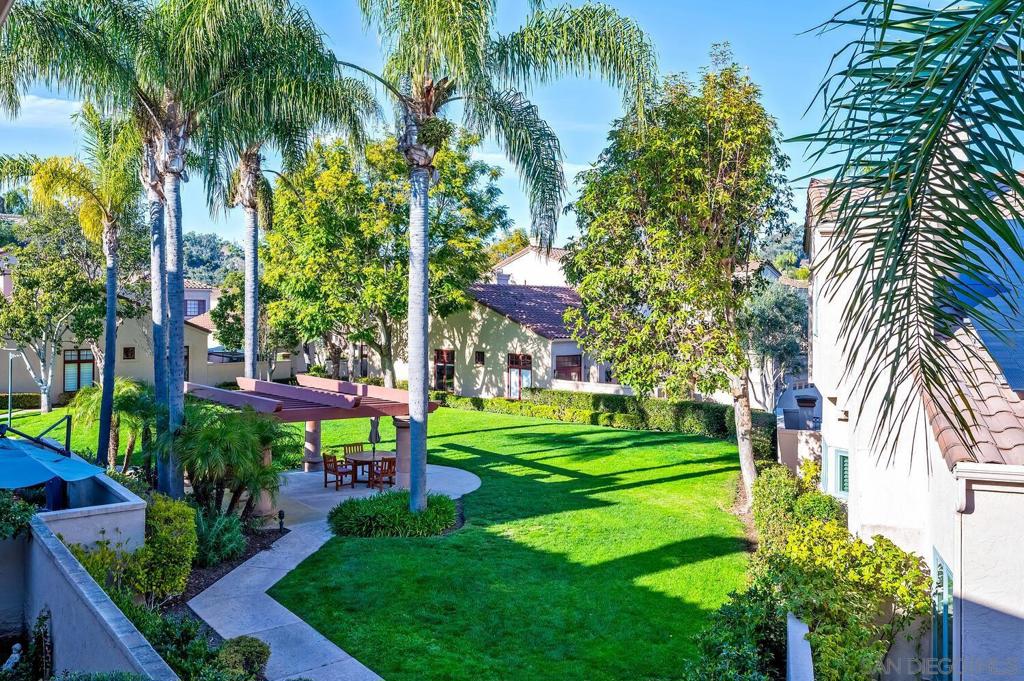 3715 Paseo Vista Famosa