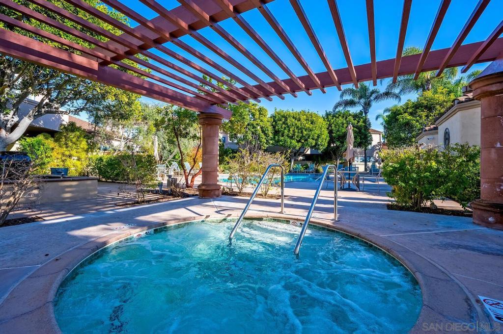 3715 Paseo Vista Famosa