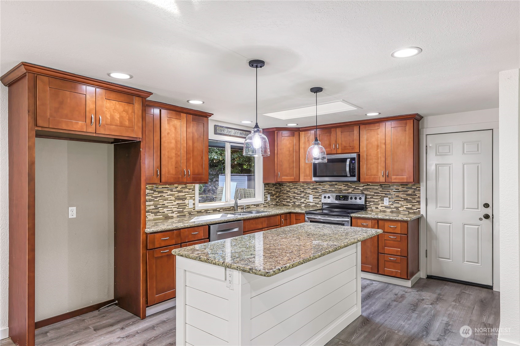 1228 252nd Street NW