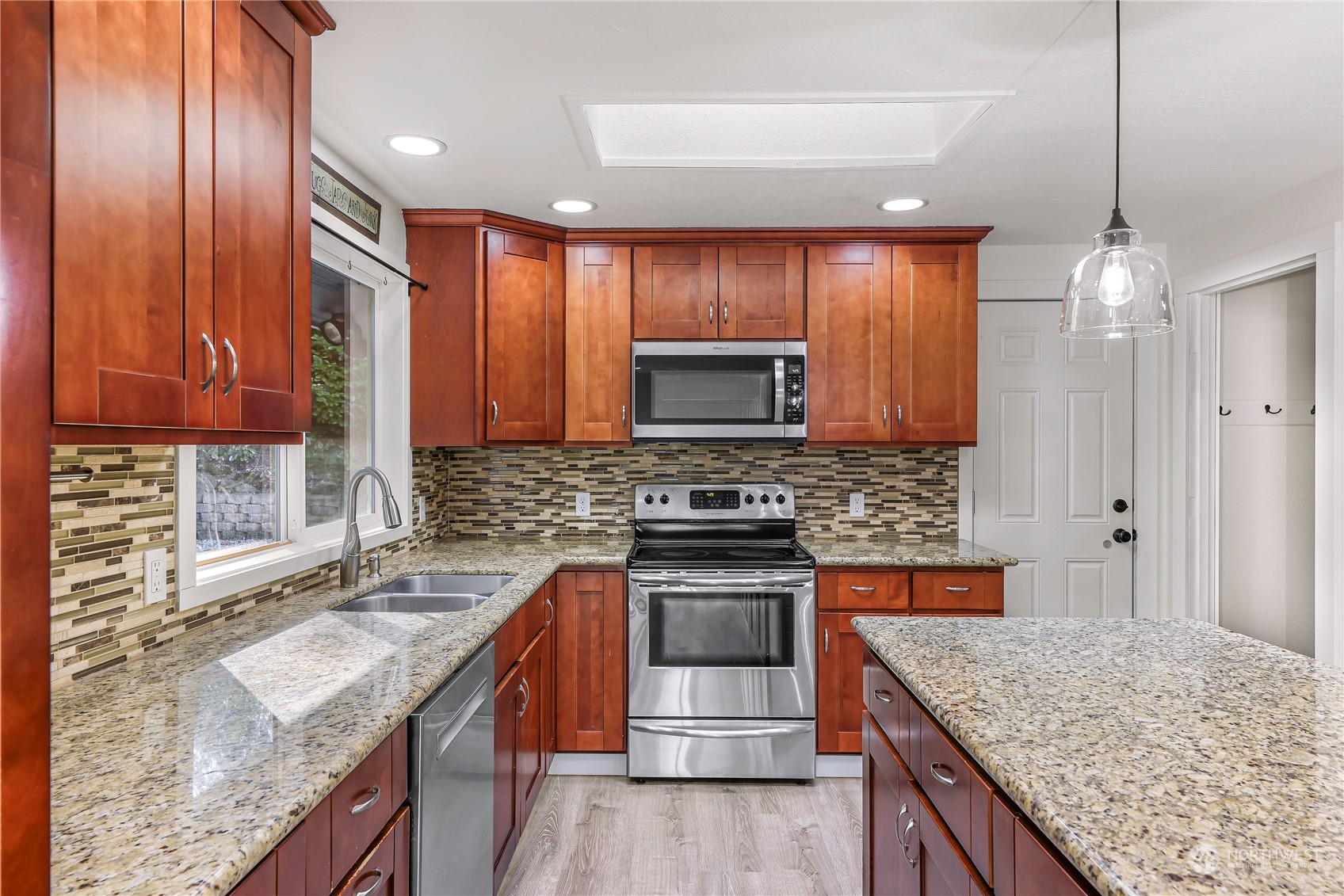 1228 252nd Street NW