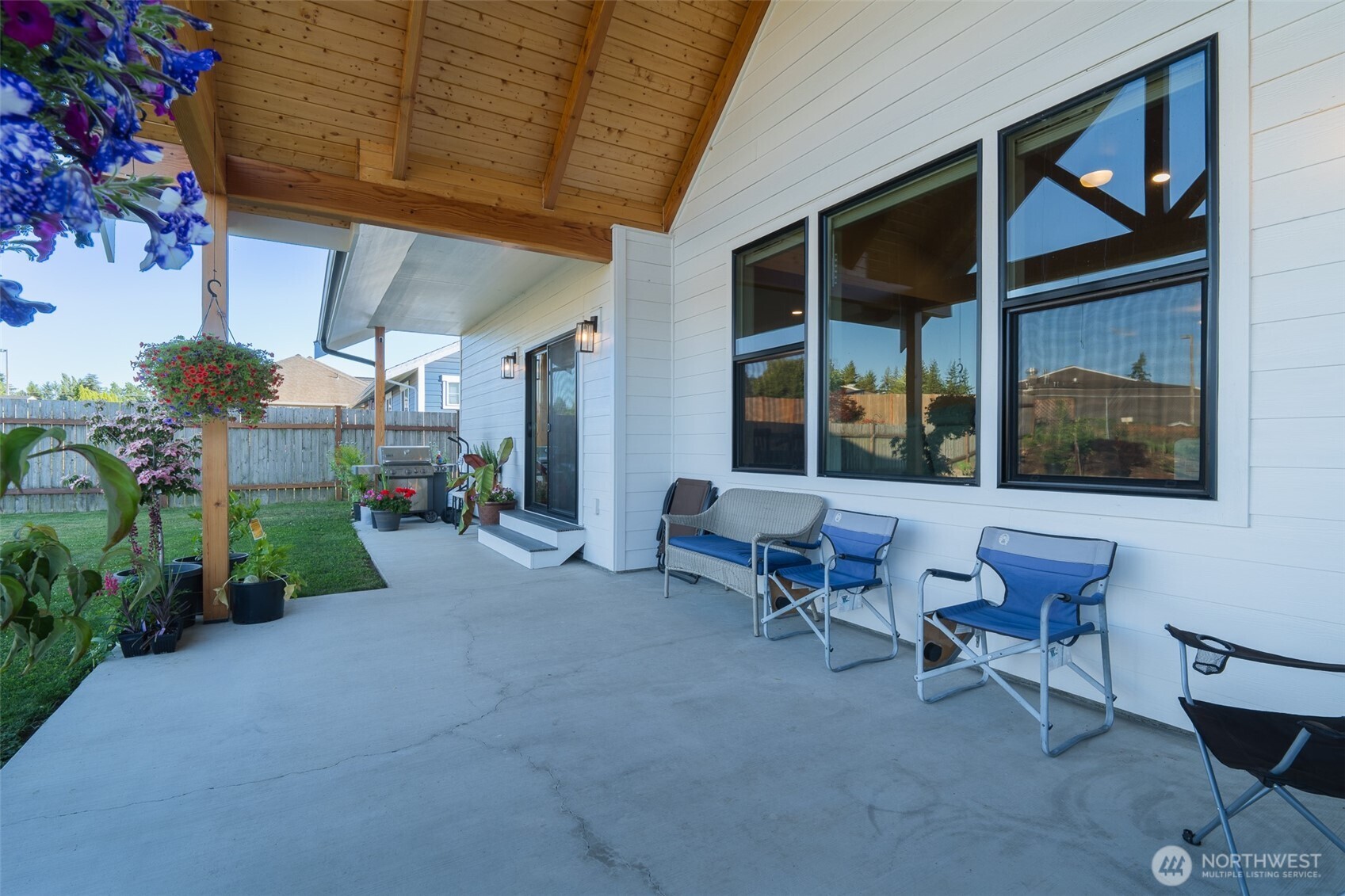 806 Mapleridge Drive