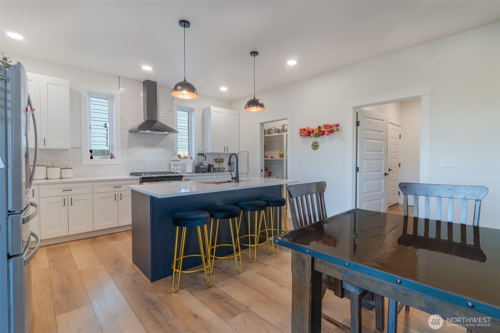 806 Mapleridge Drive