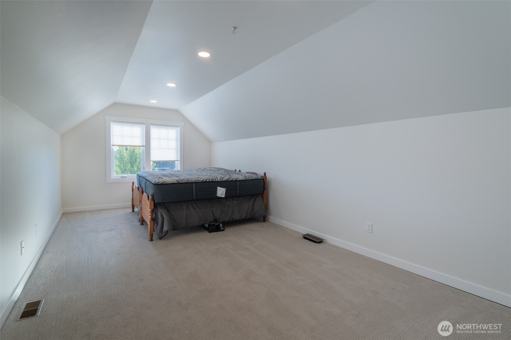 806 Mapleridge Drive