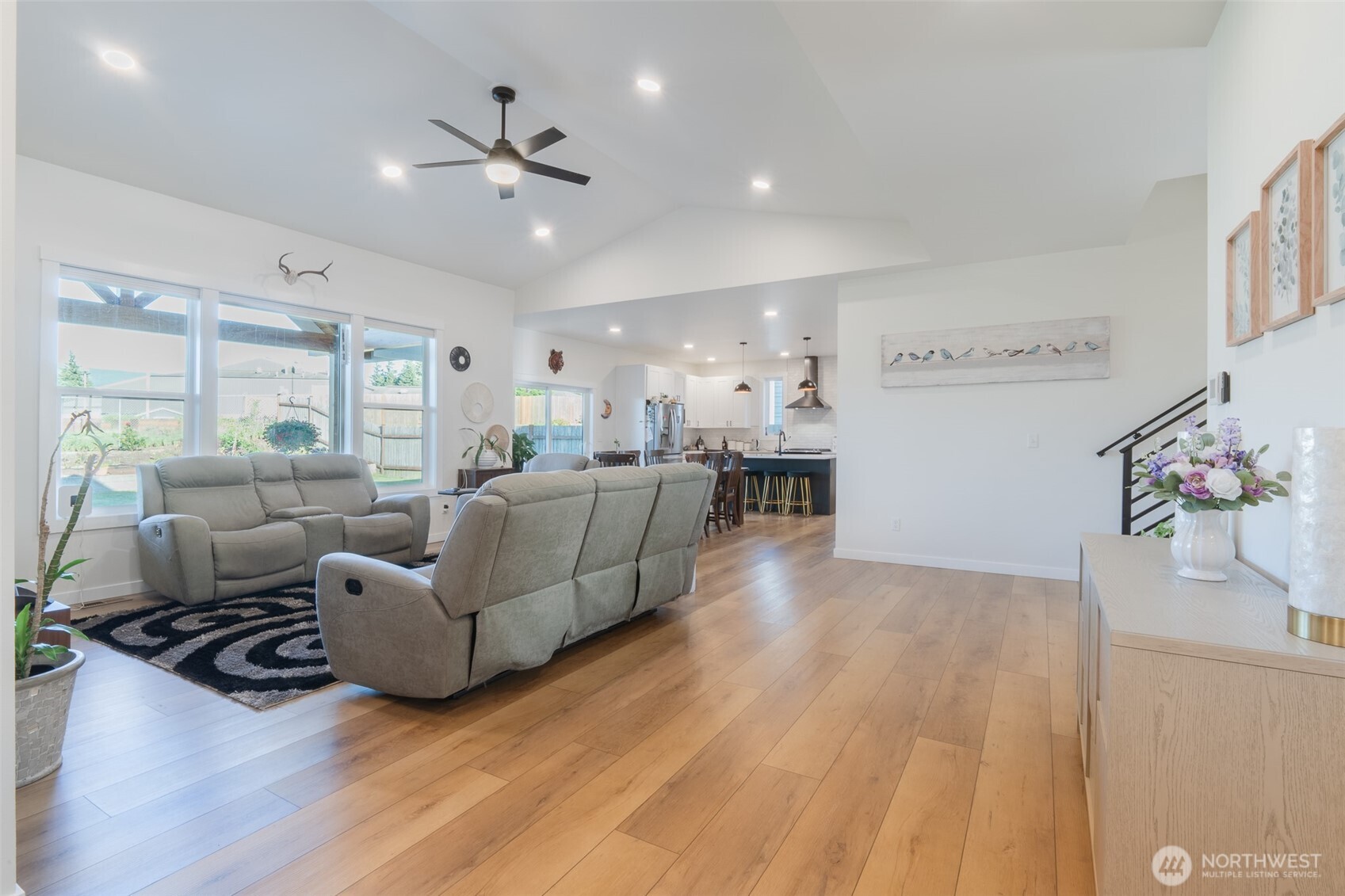 806 Mapleridge Drive
