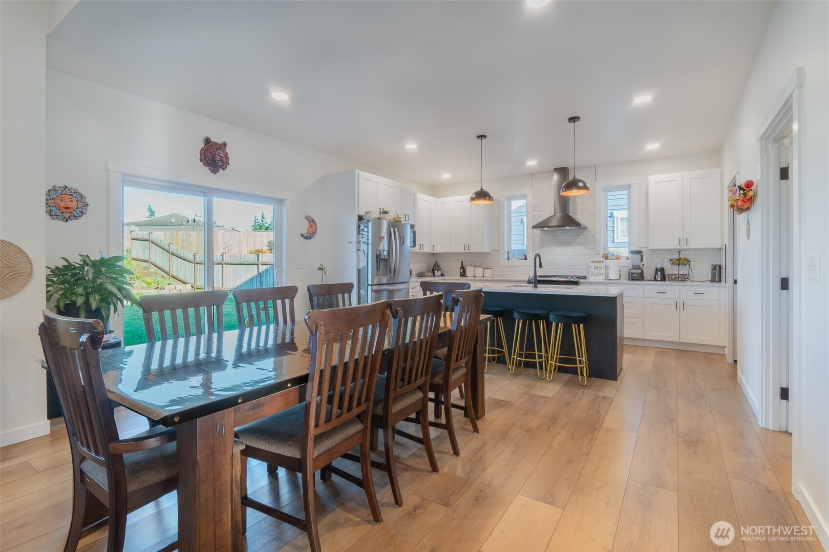 806 Mapleridge Drive
