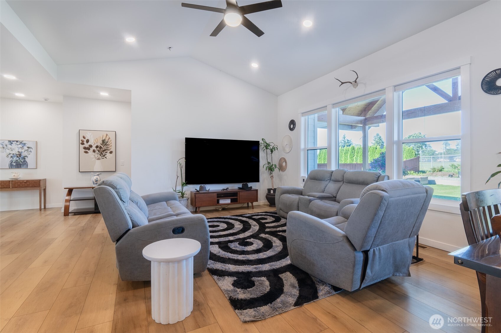806 Mapleridge Drive