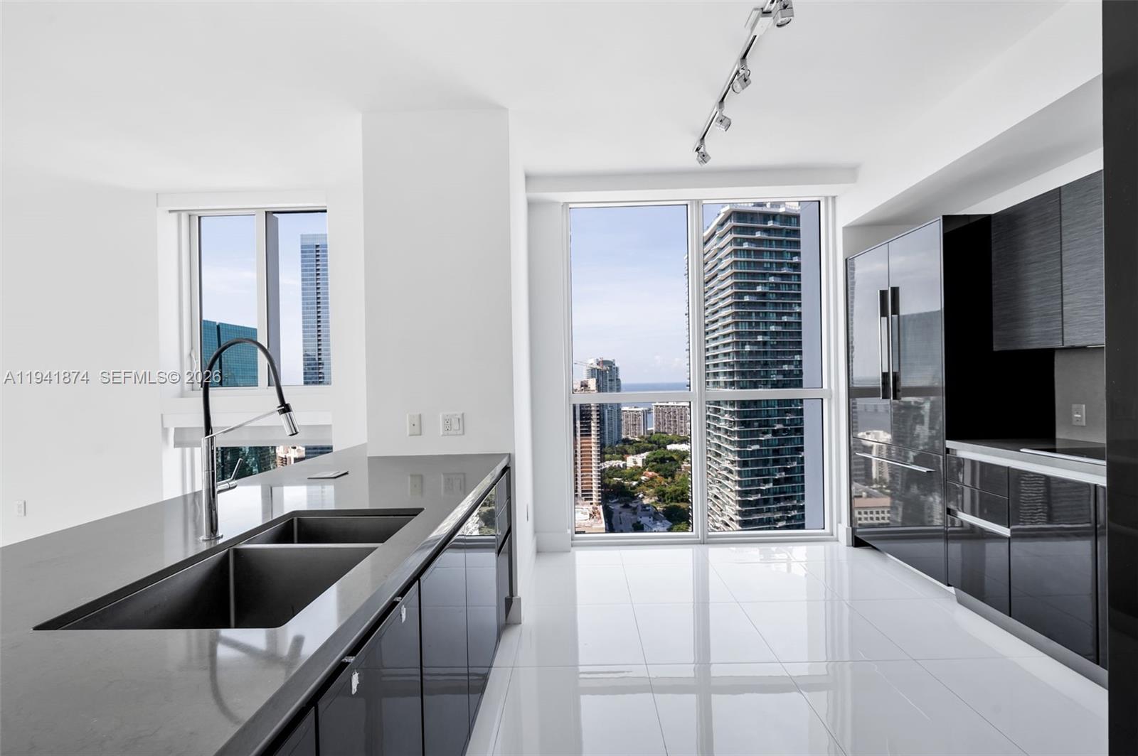 1080 Brickell Ave # 3901 Unit: 3900-3901