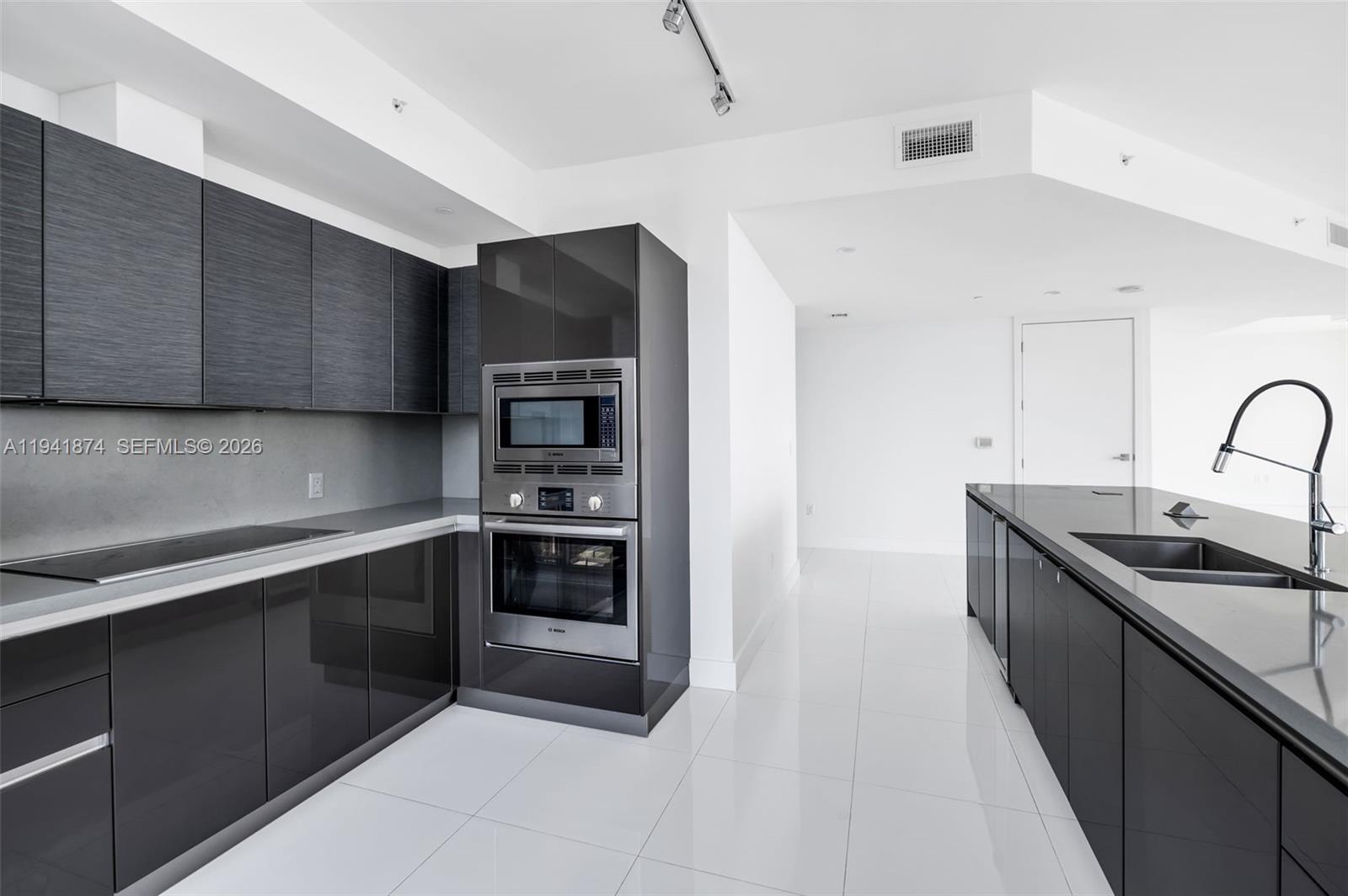1080 Brickell Ave # 3901 Unit: 3900-3901