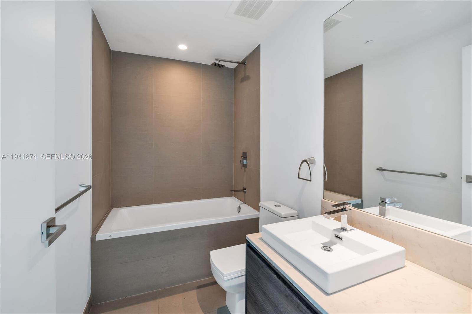 1080 Brickell Ave # 3901 Unit: 3900-3901