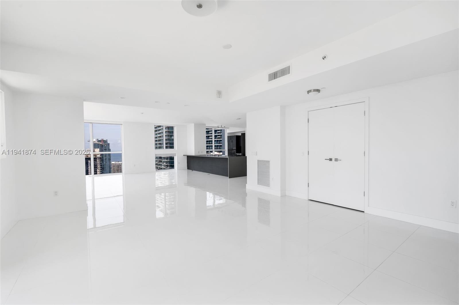 1080 Brickell Ave # 3901 Unit: 3900-3901