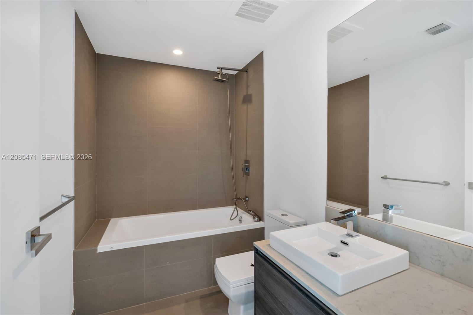 1080 Brickell Ave # 3901 Unit: 3900-3901