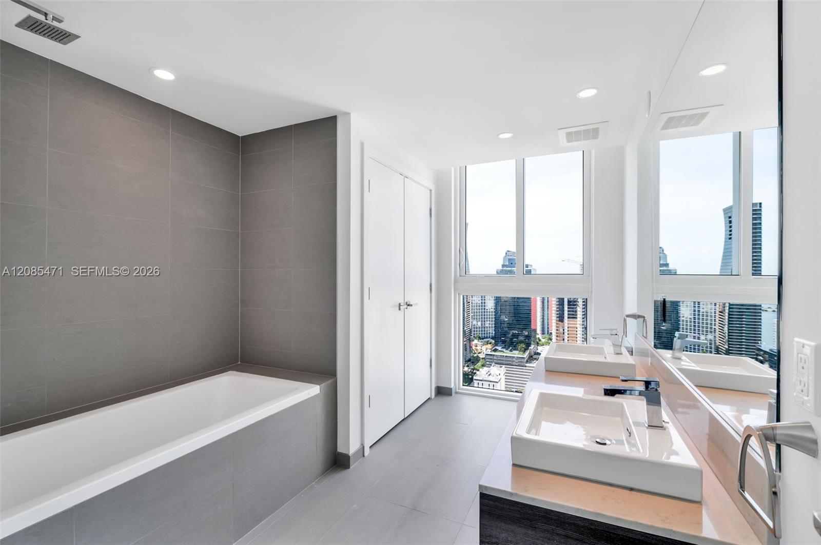 1080 Brickell Ave # 3901 Unit: 3900-3901