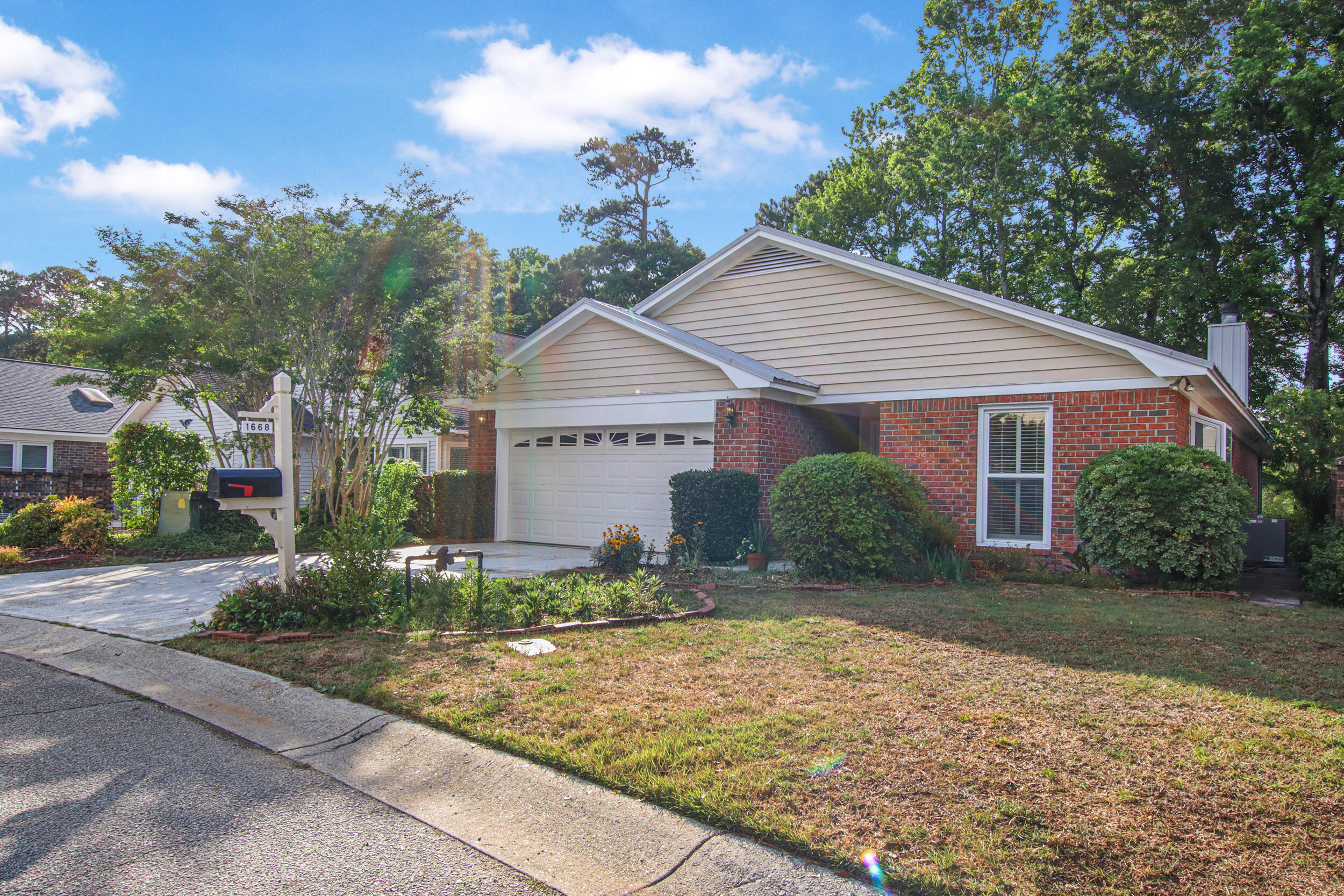 1668 Fairway Place Lane