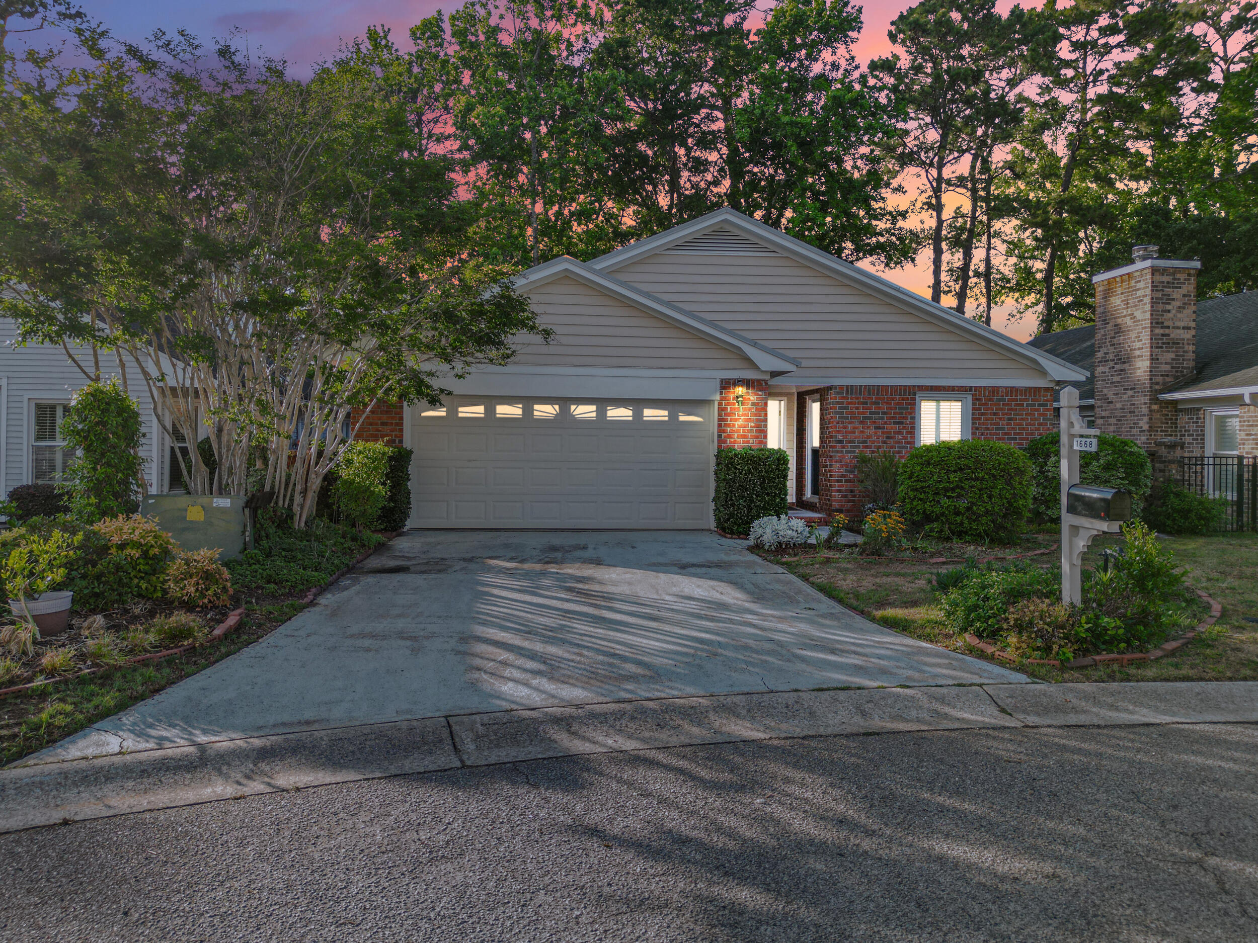 1668 Fairway Place Lane