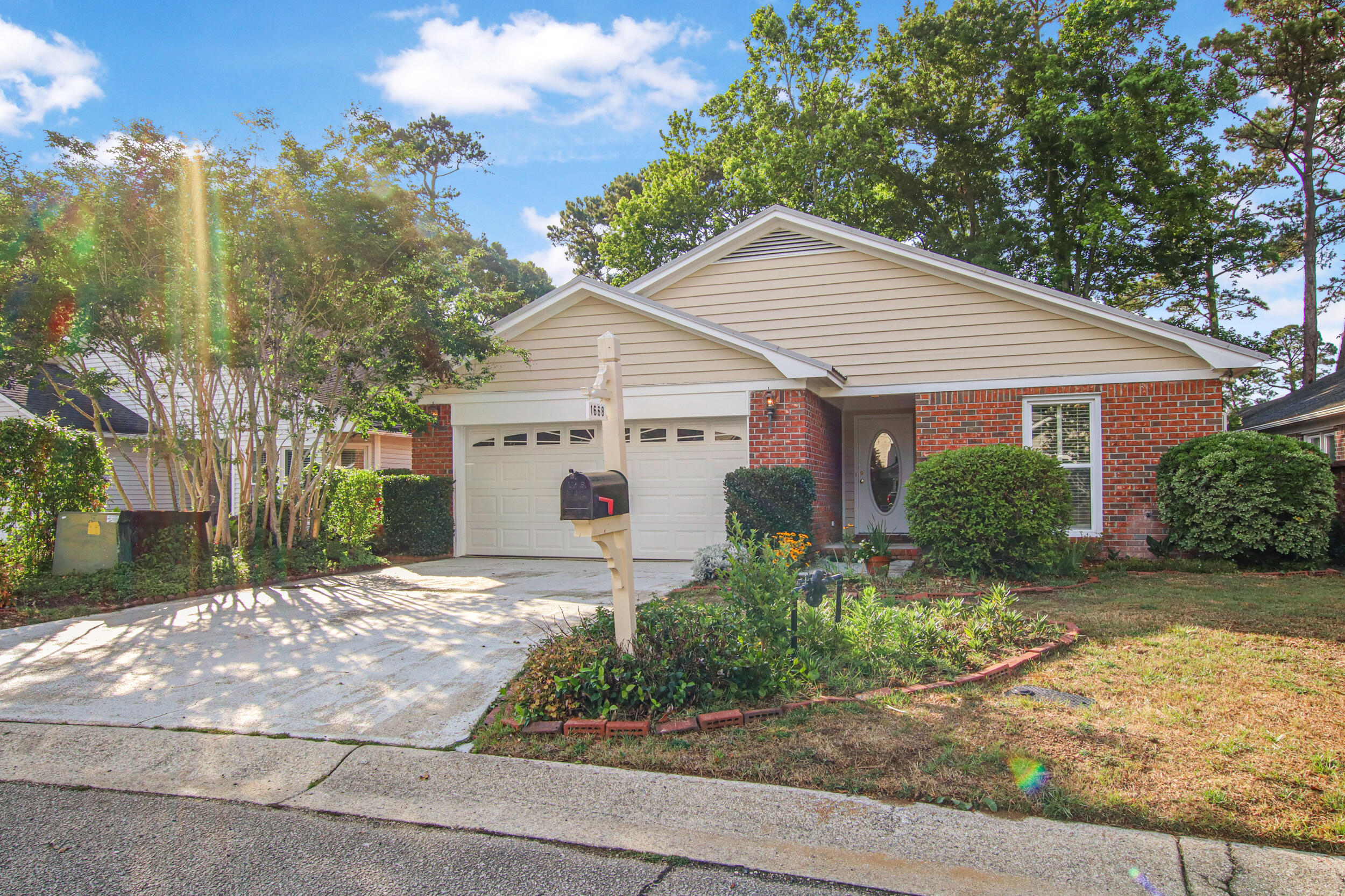 1668 Fairway Place Lane