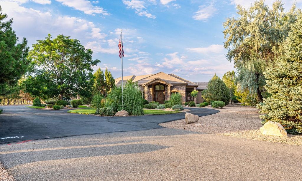 725 Curecanti Circle