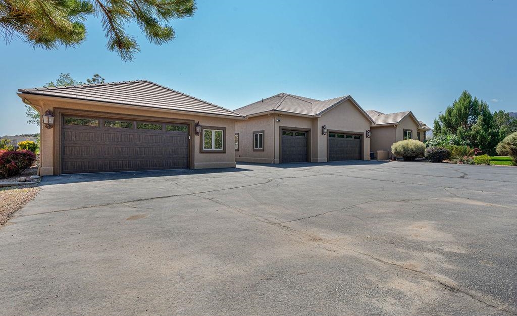 725 Curecanti Circle