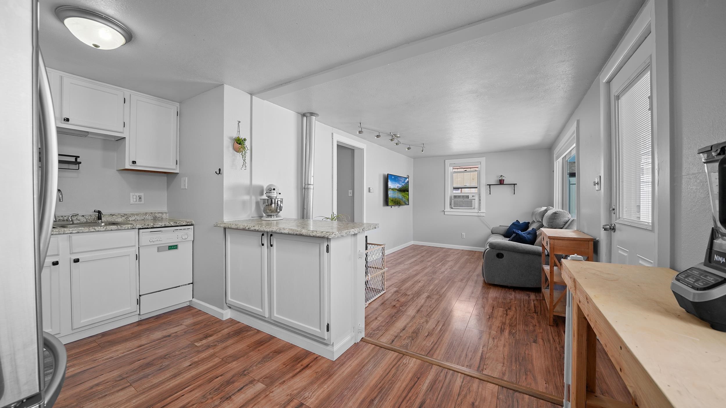 295 1/2 Mountain View Street