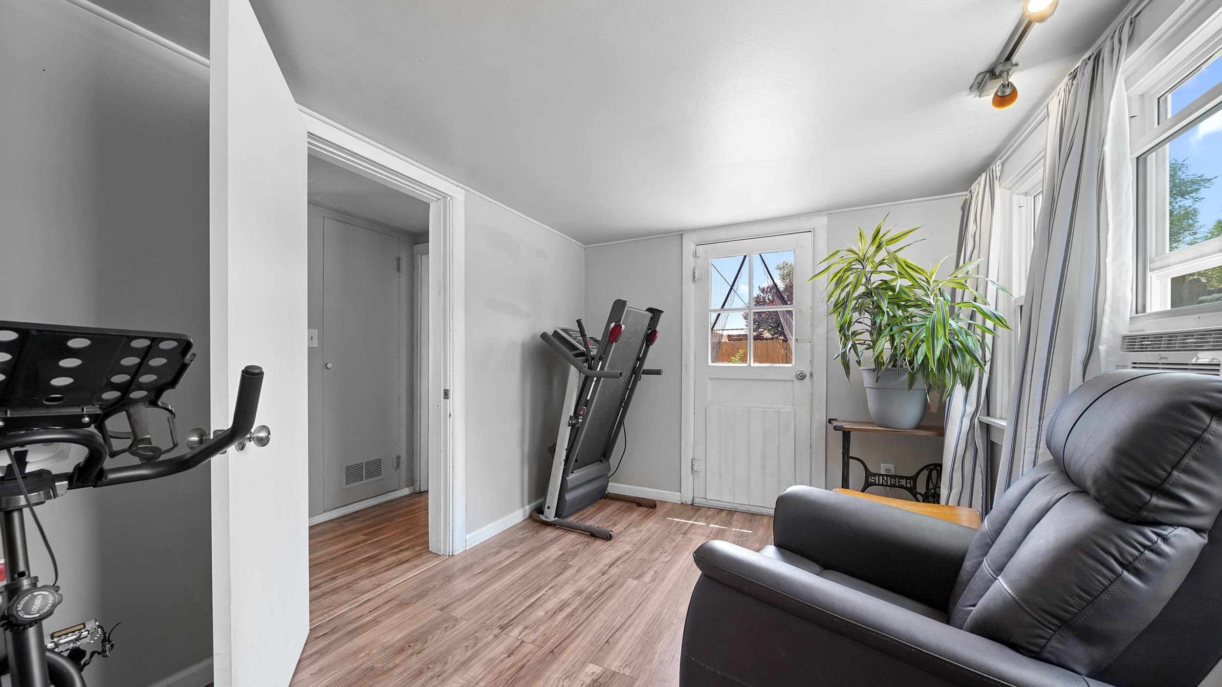 295 1/2 Mountain View Street