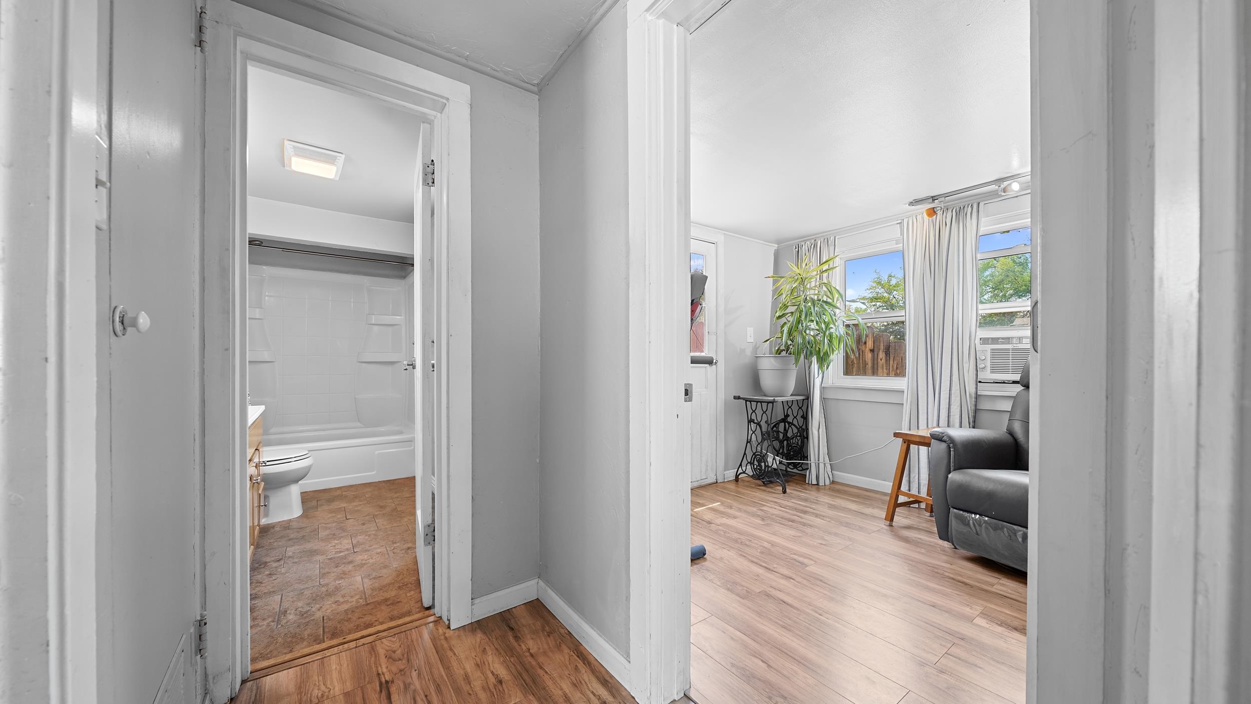 295 1/2 Mountain View Street