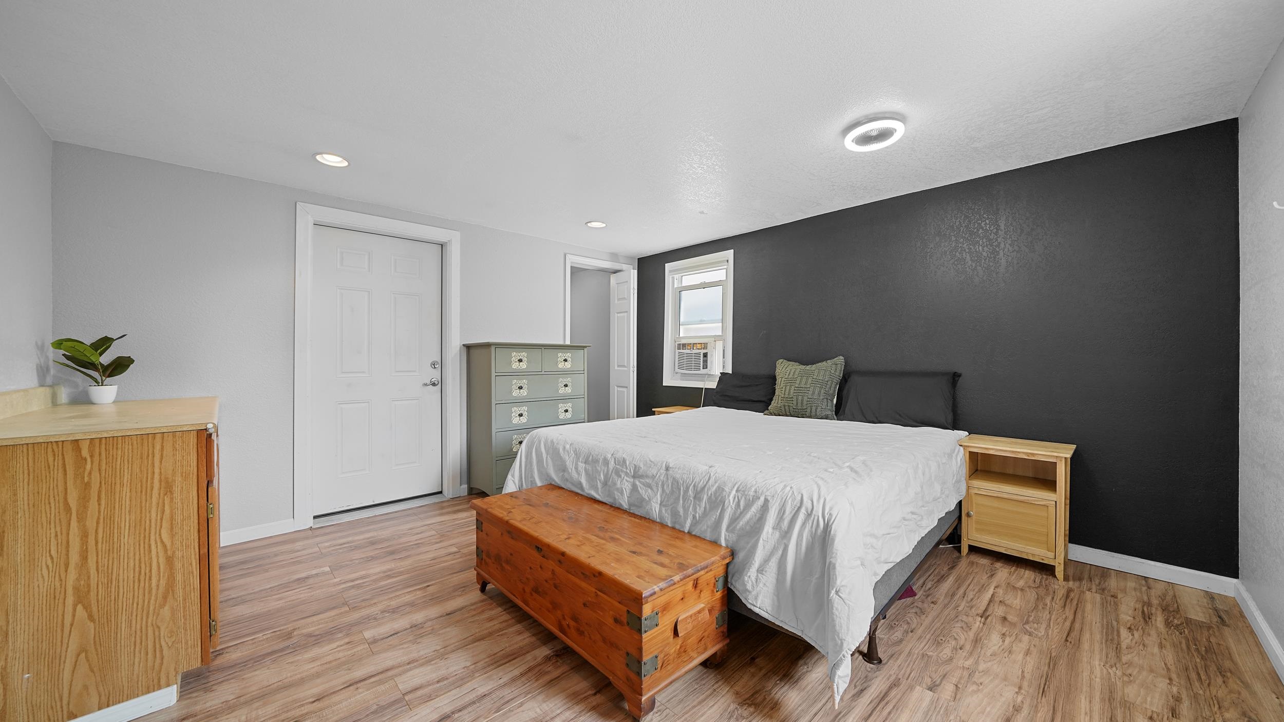 295 1/2 Mountain View Street