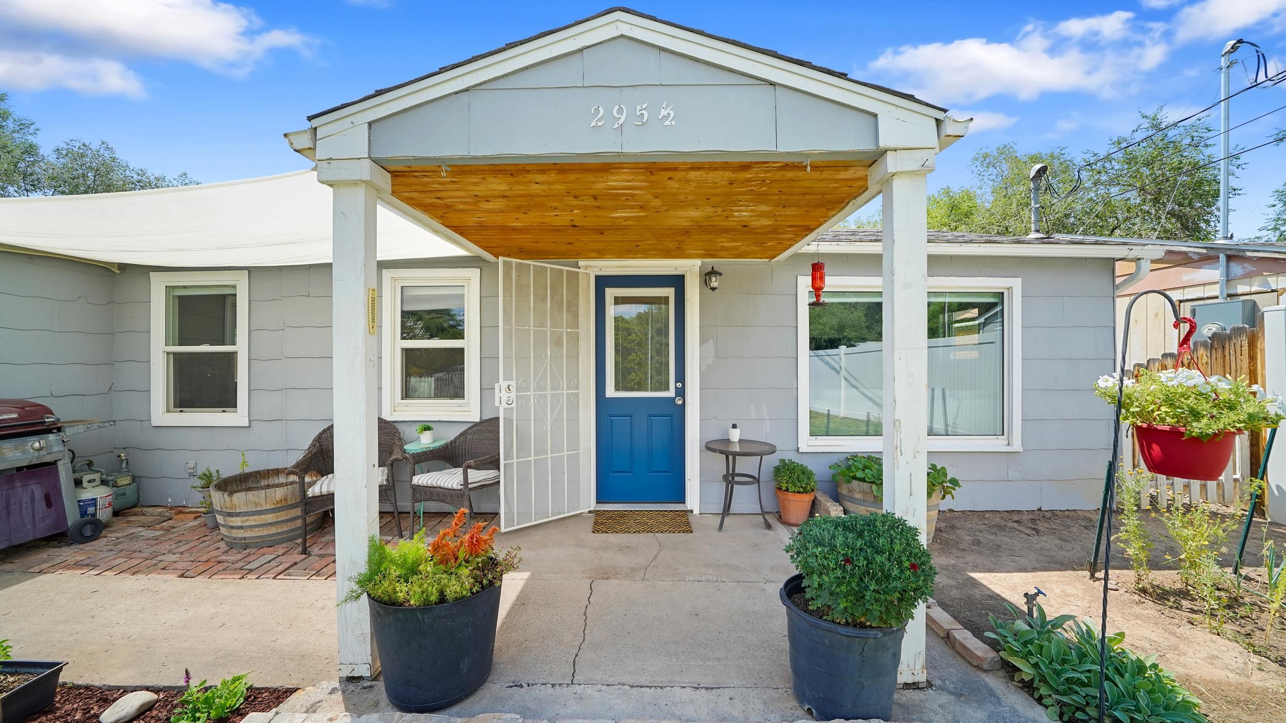 295 1/2 Mountain View Street