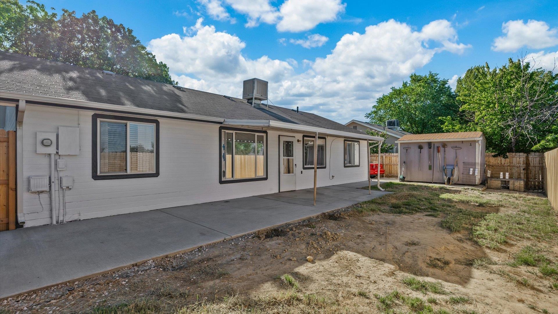 521 1/2 Sabra Street