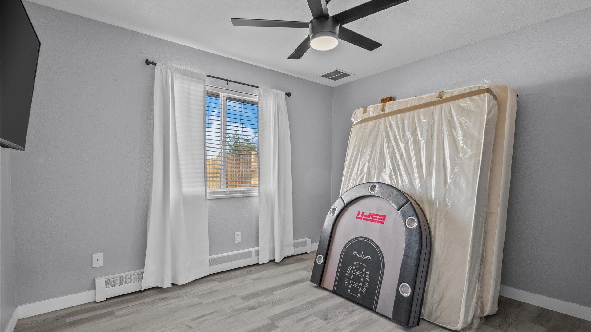 521 1/2 Sabra Street