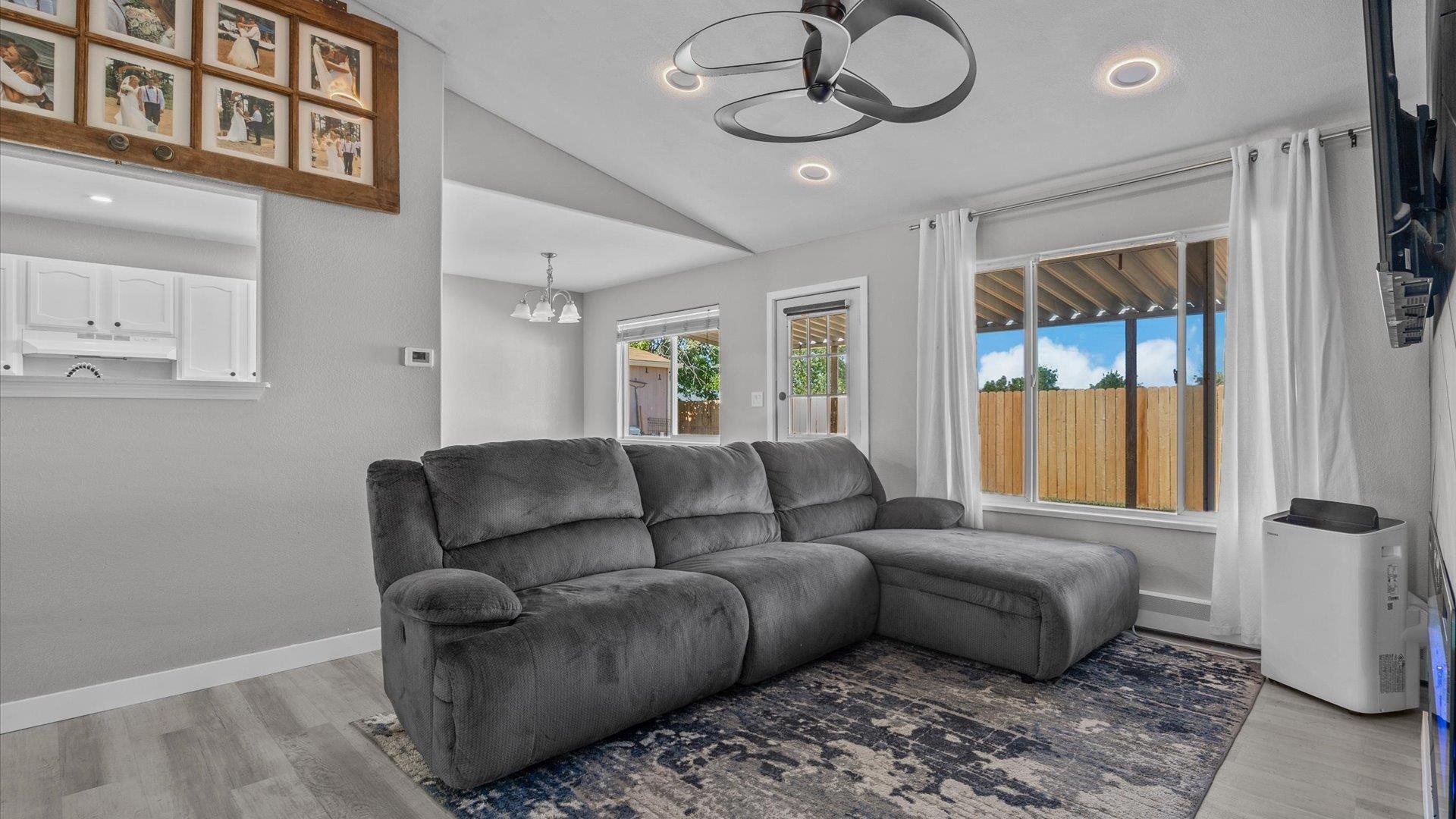 521 1/2 Sabra Street