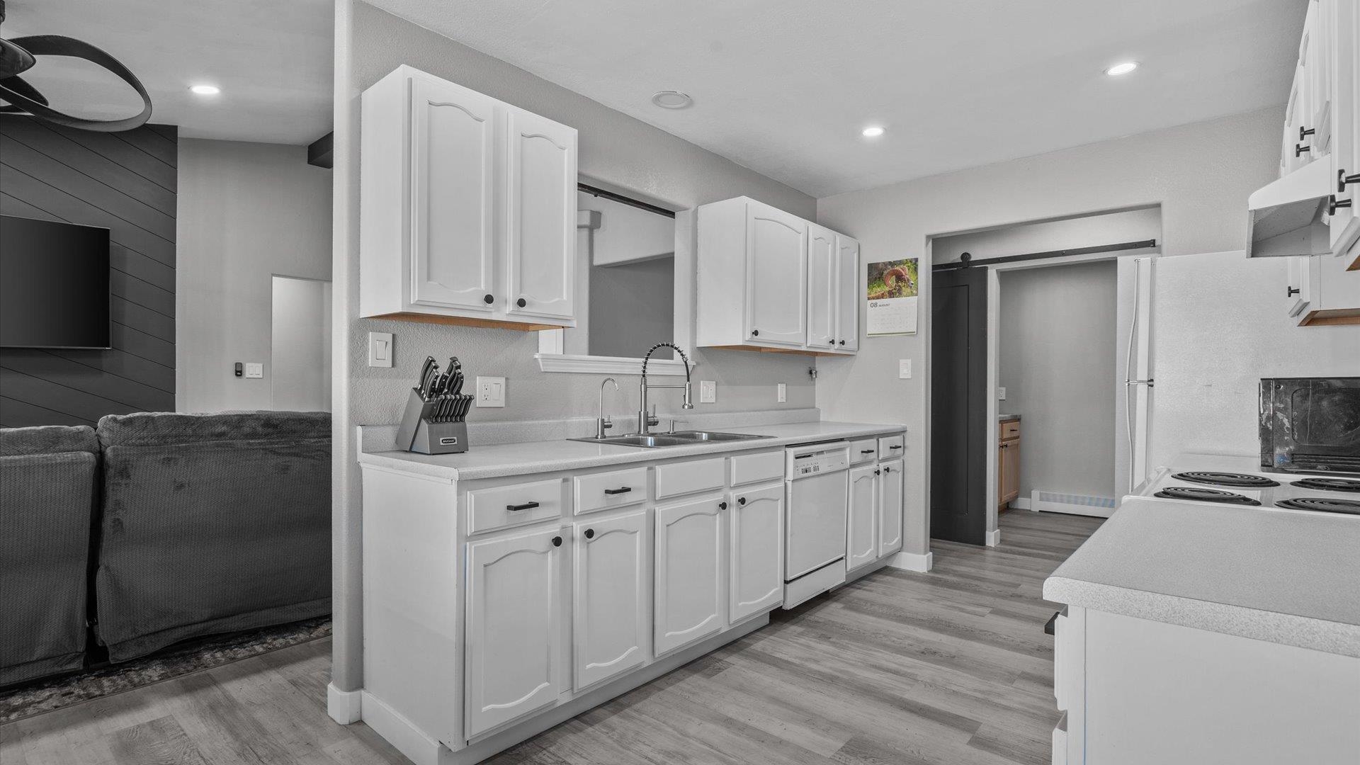 521 1/2 Sabra Street