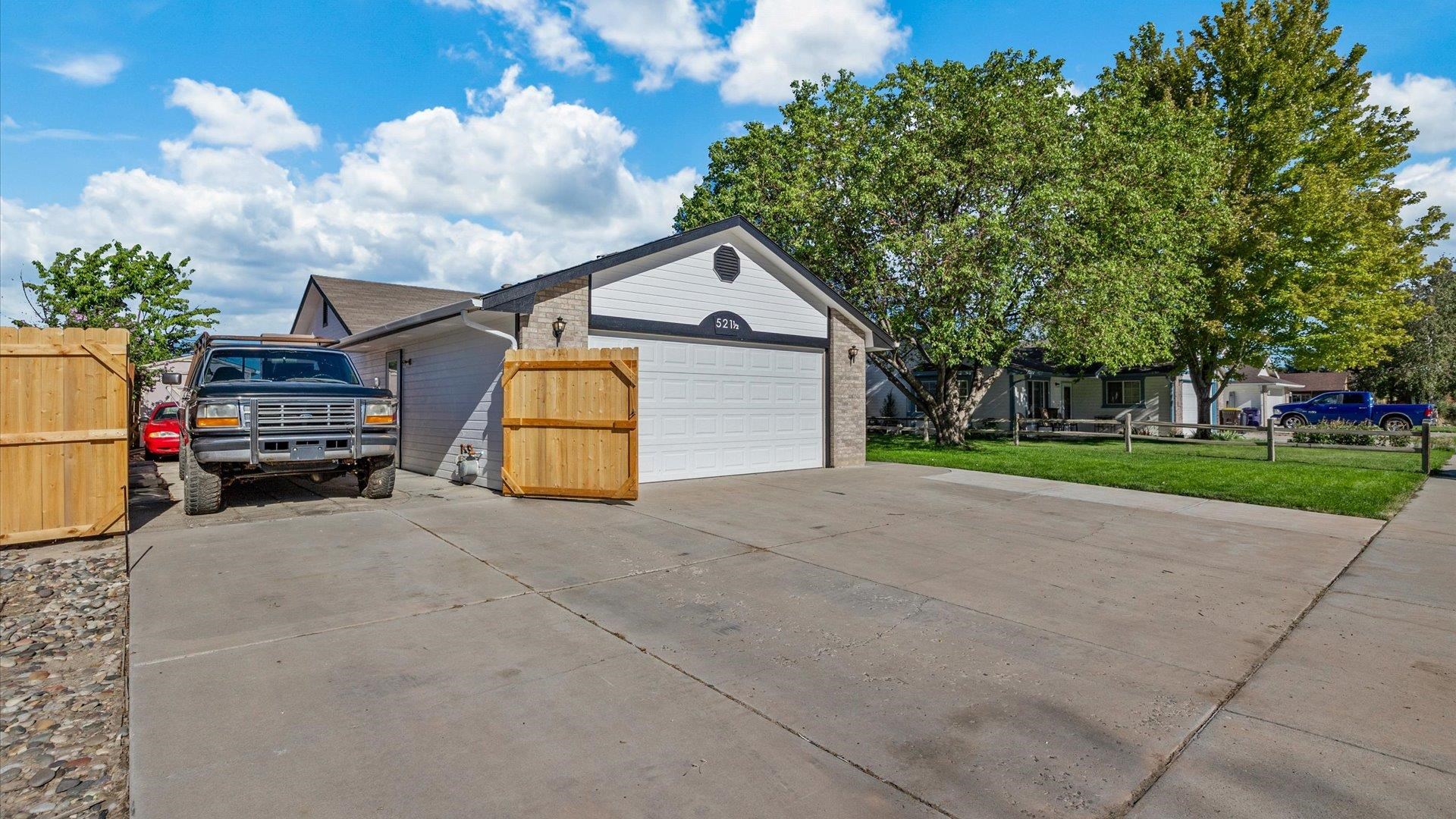 521 1/2 Sabra Street