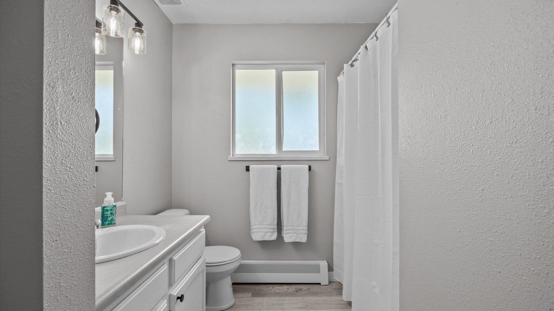 521 1/2 Sabra Street