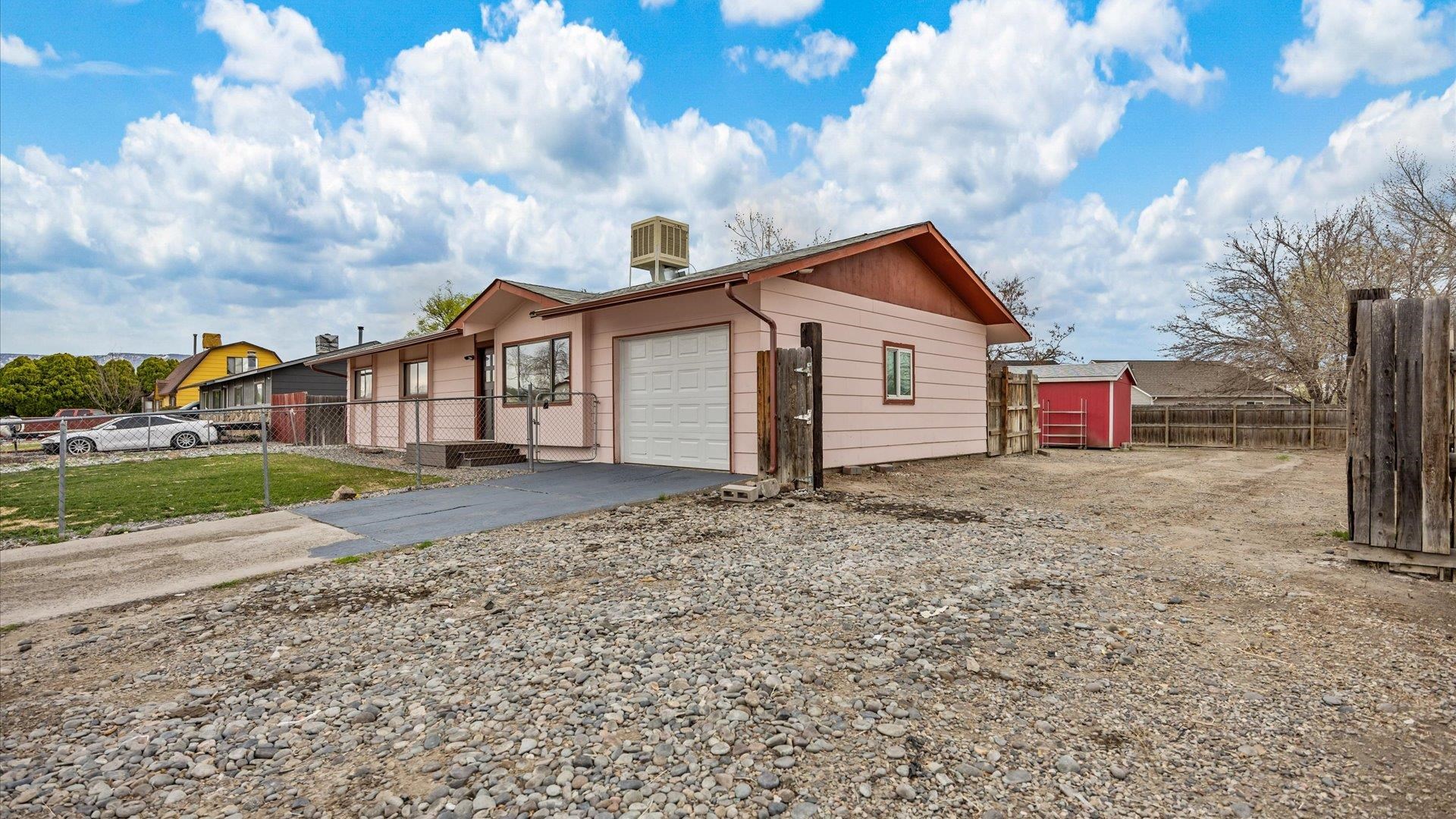 3015 1/2 Gunnison Avenue