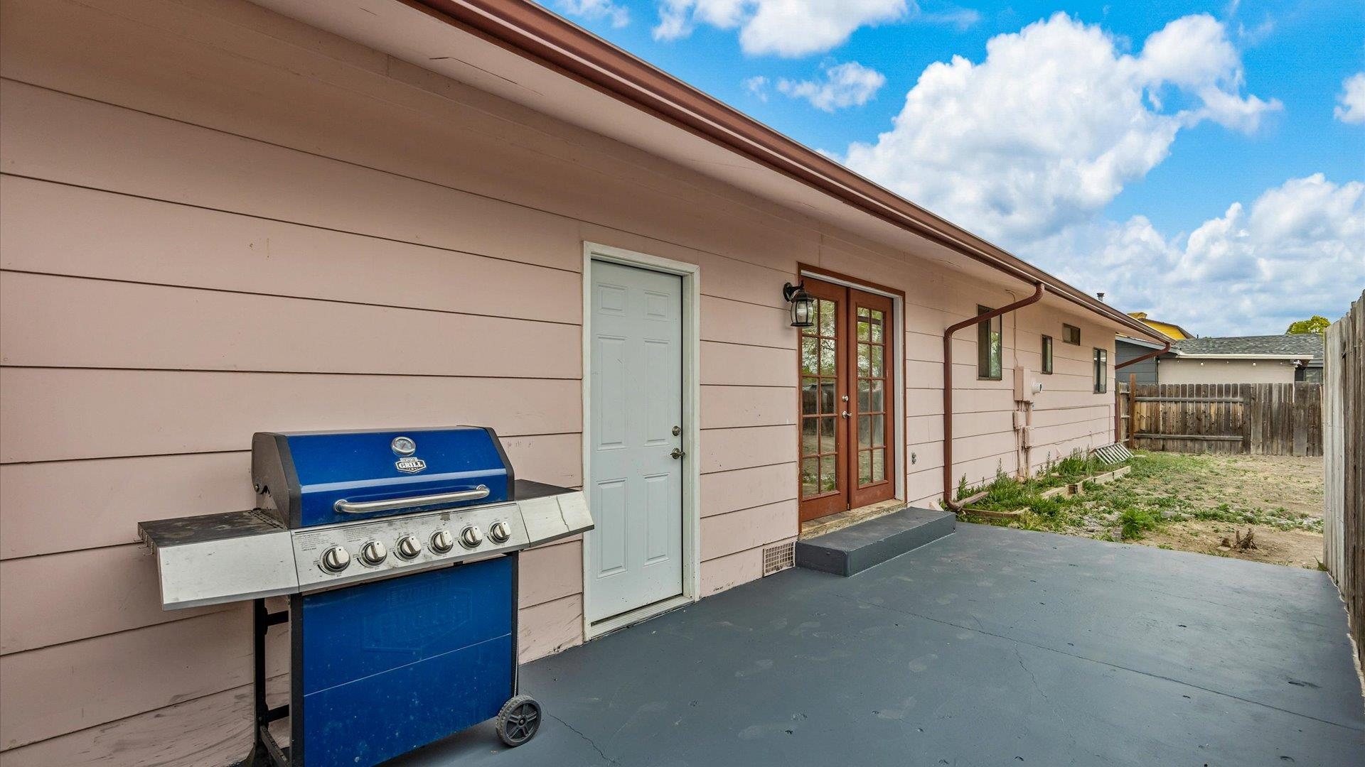 3015 1/2 Gunnison Avenue