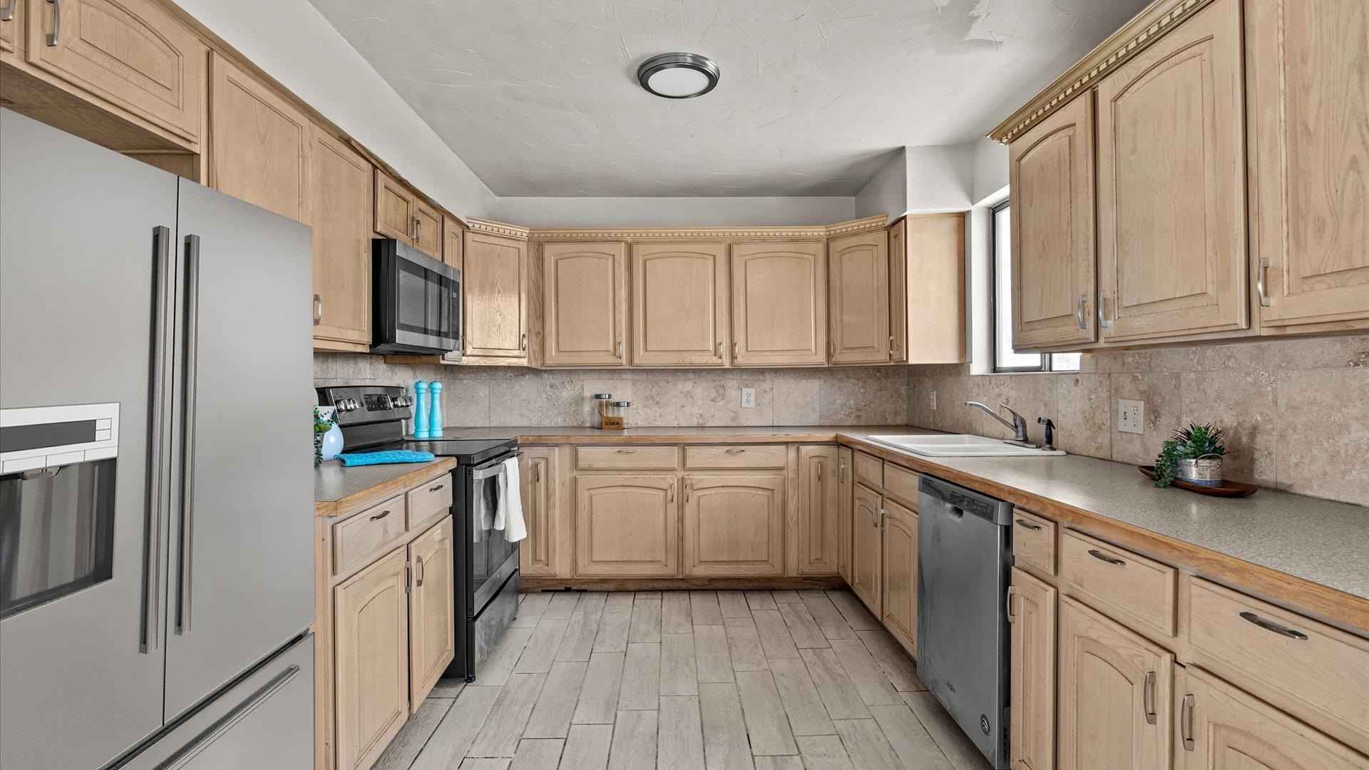 3015 1/2 Gunnison Avenue