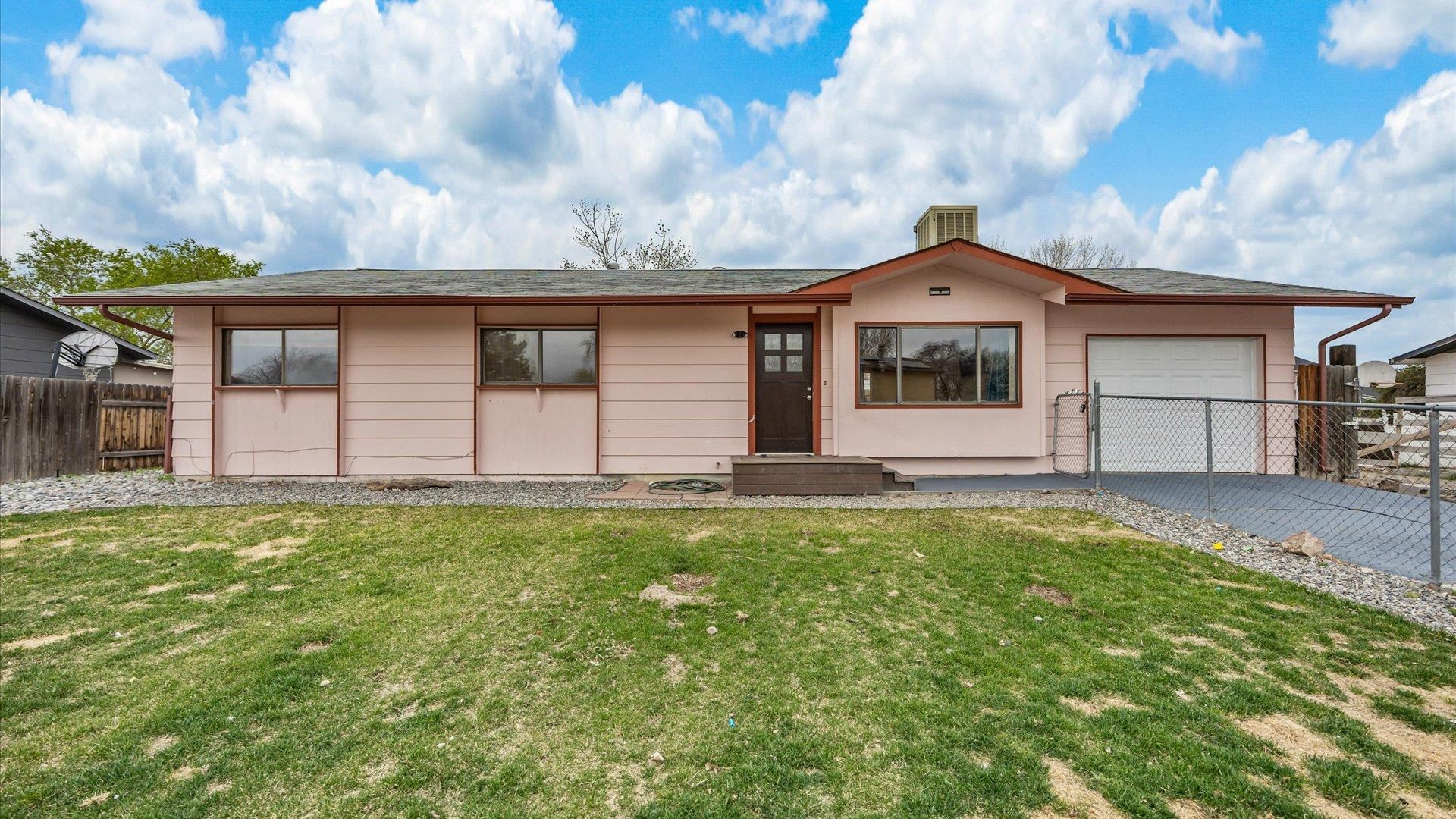 3015 1/2 Gunnison Avenue