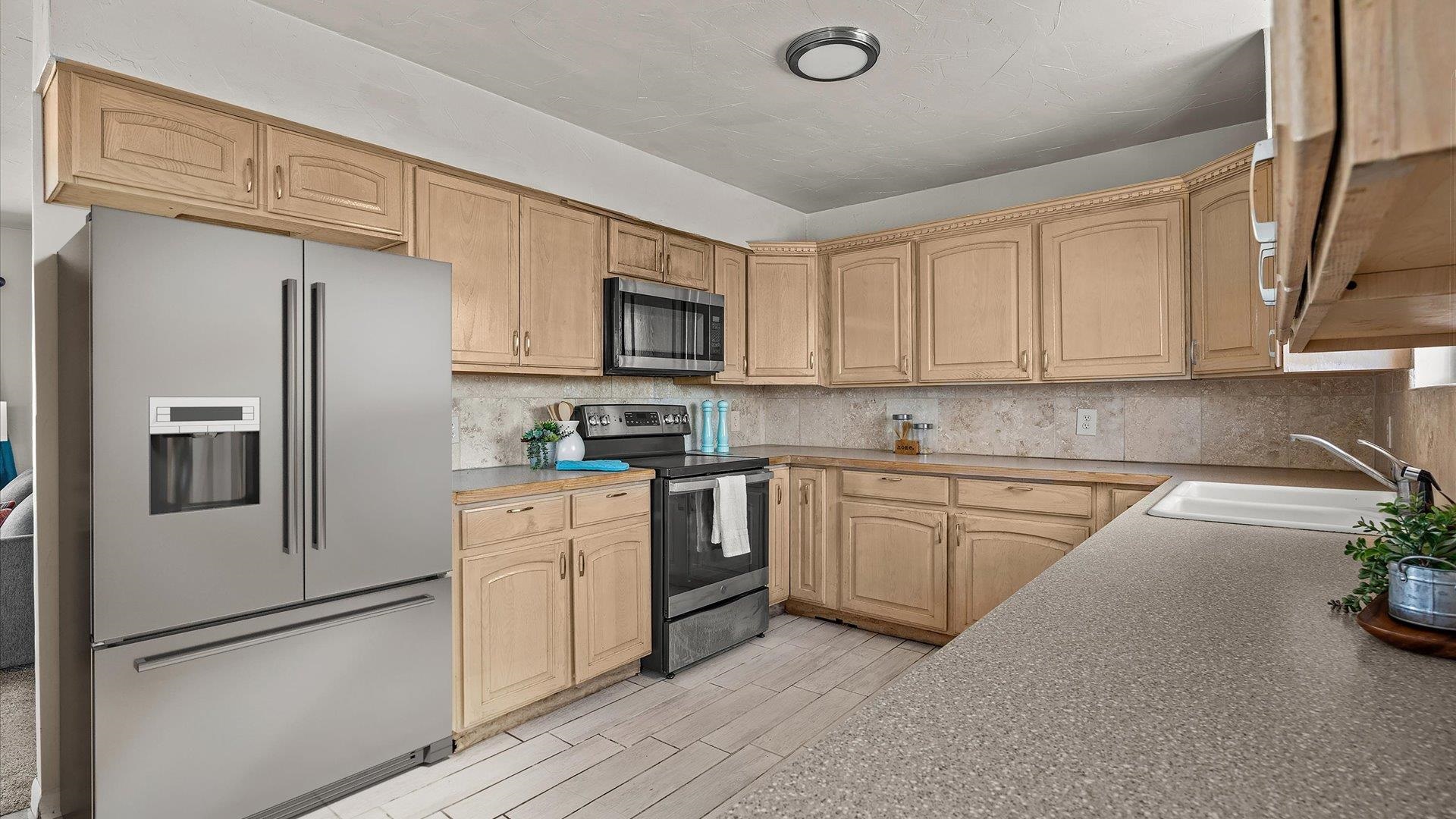 3015 1/2 Gunnison Avenue