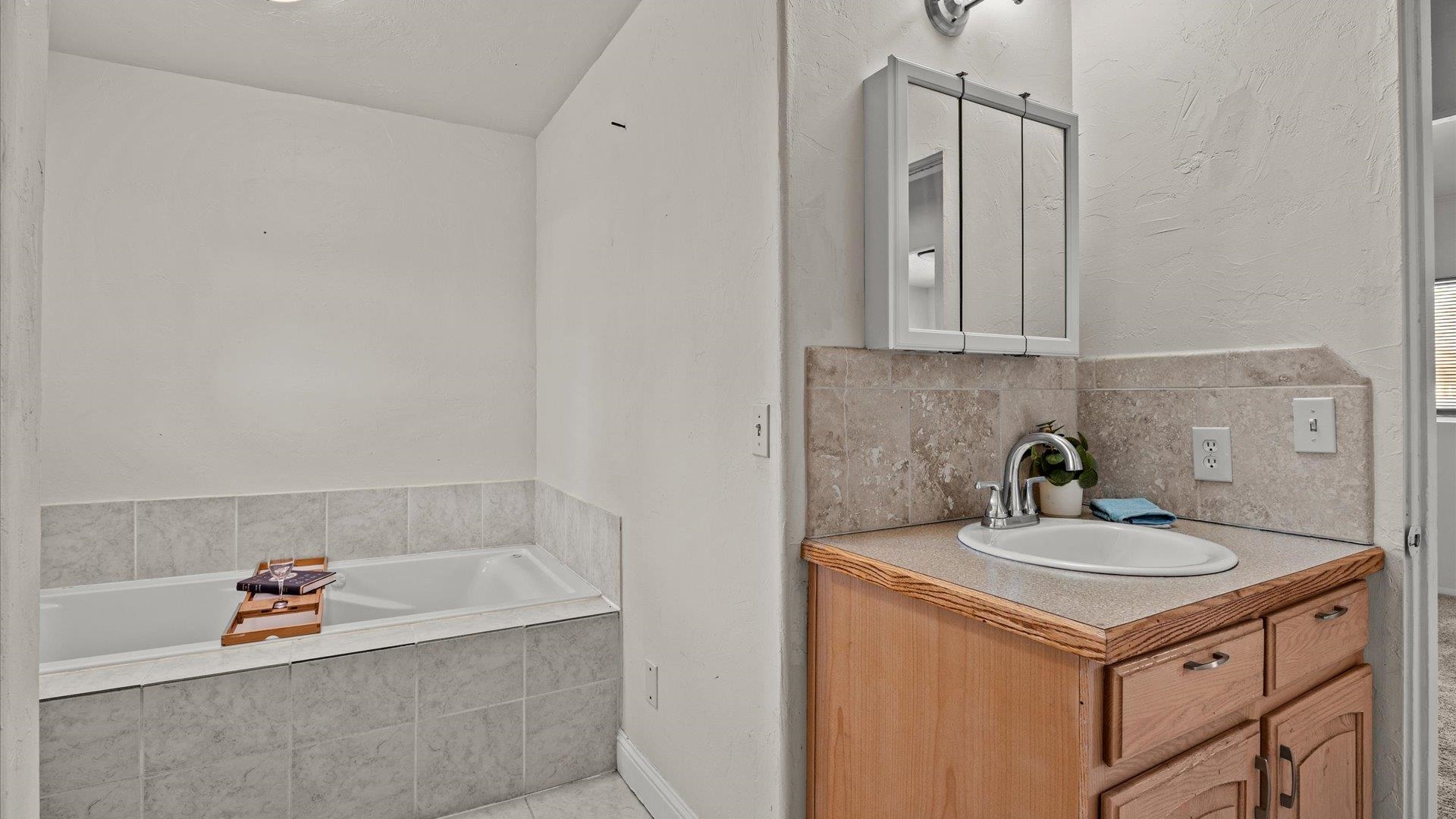 3015 1/2 Gunnison Avenue