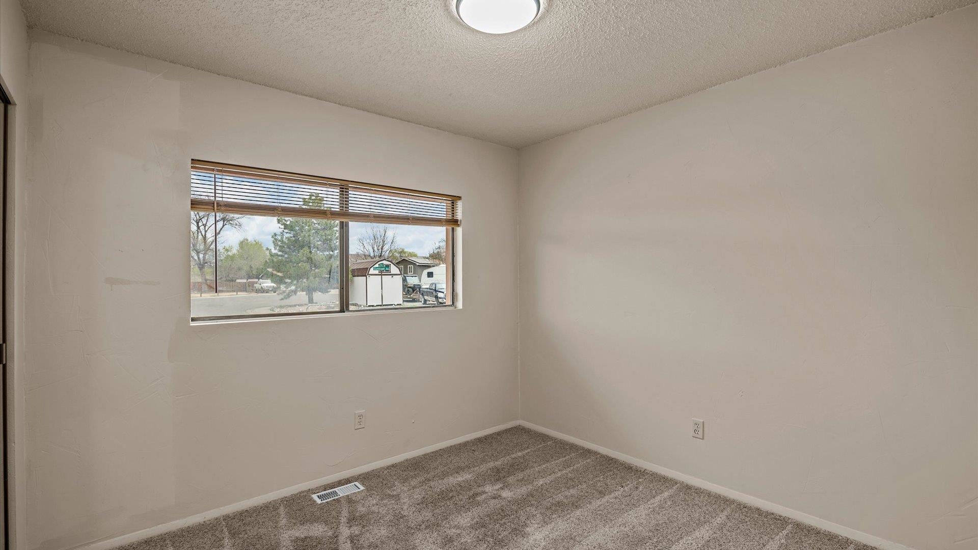 3015 1/2 Gunnison Avenue