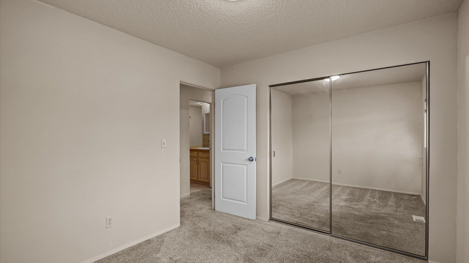 3015 1/2 Gunnison Avenue