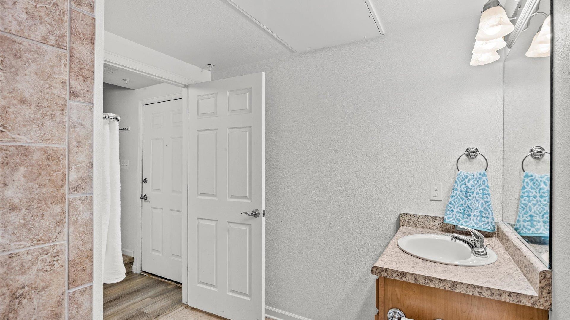 1212 Walnut Avenue Unit: 38 / Door 7