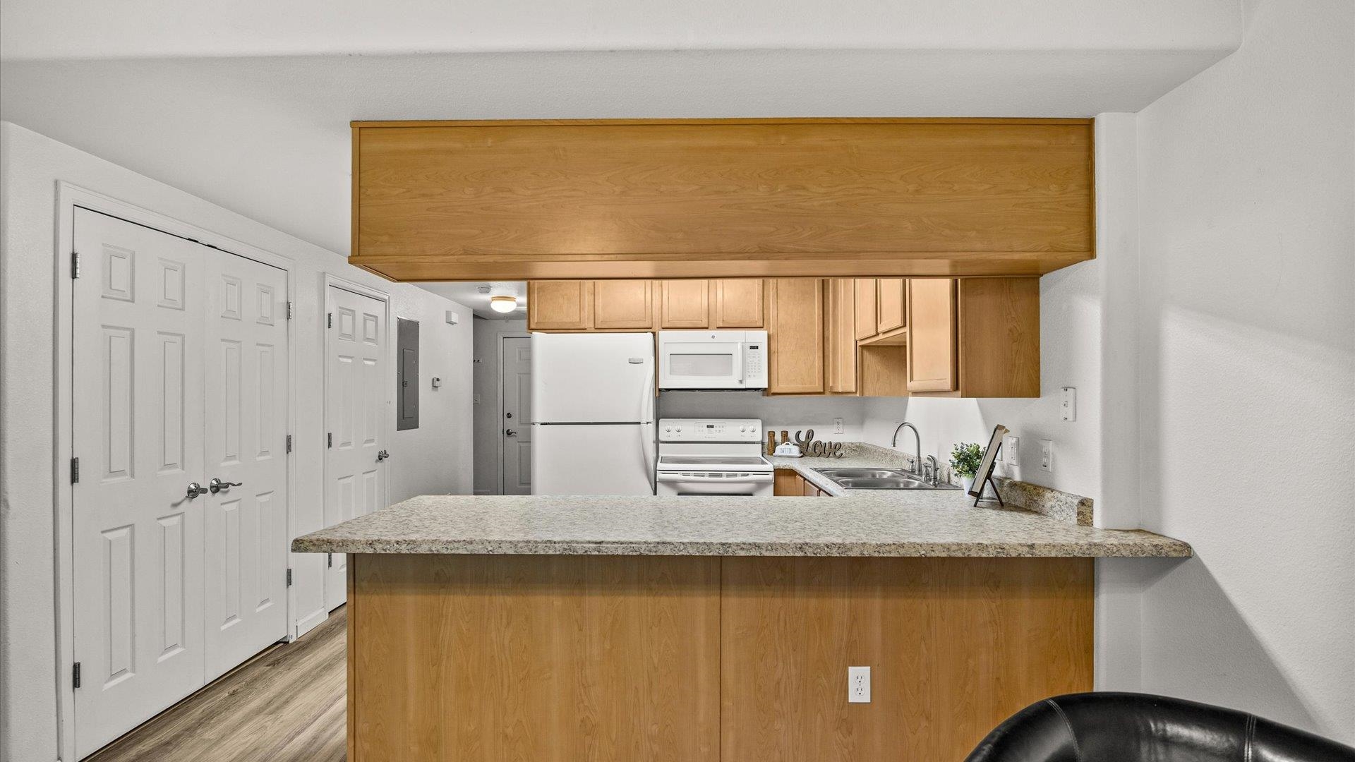 1212 Walnut Avenue Unit: 38 / Door 7