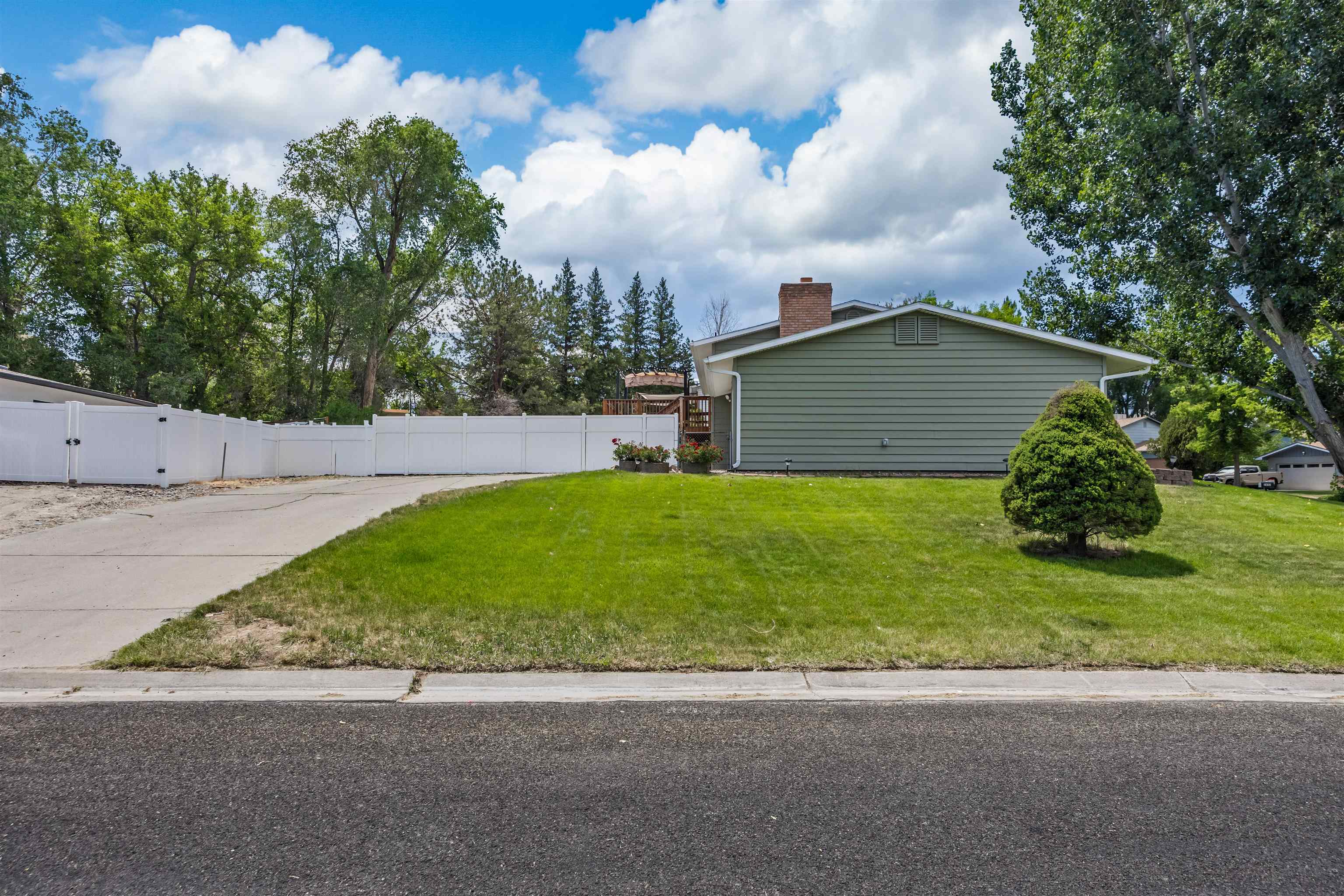 2652 Paradise Way