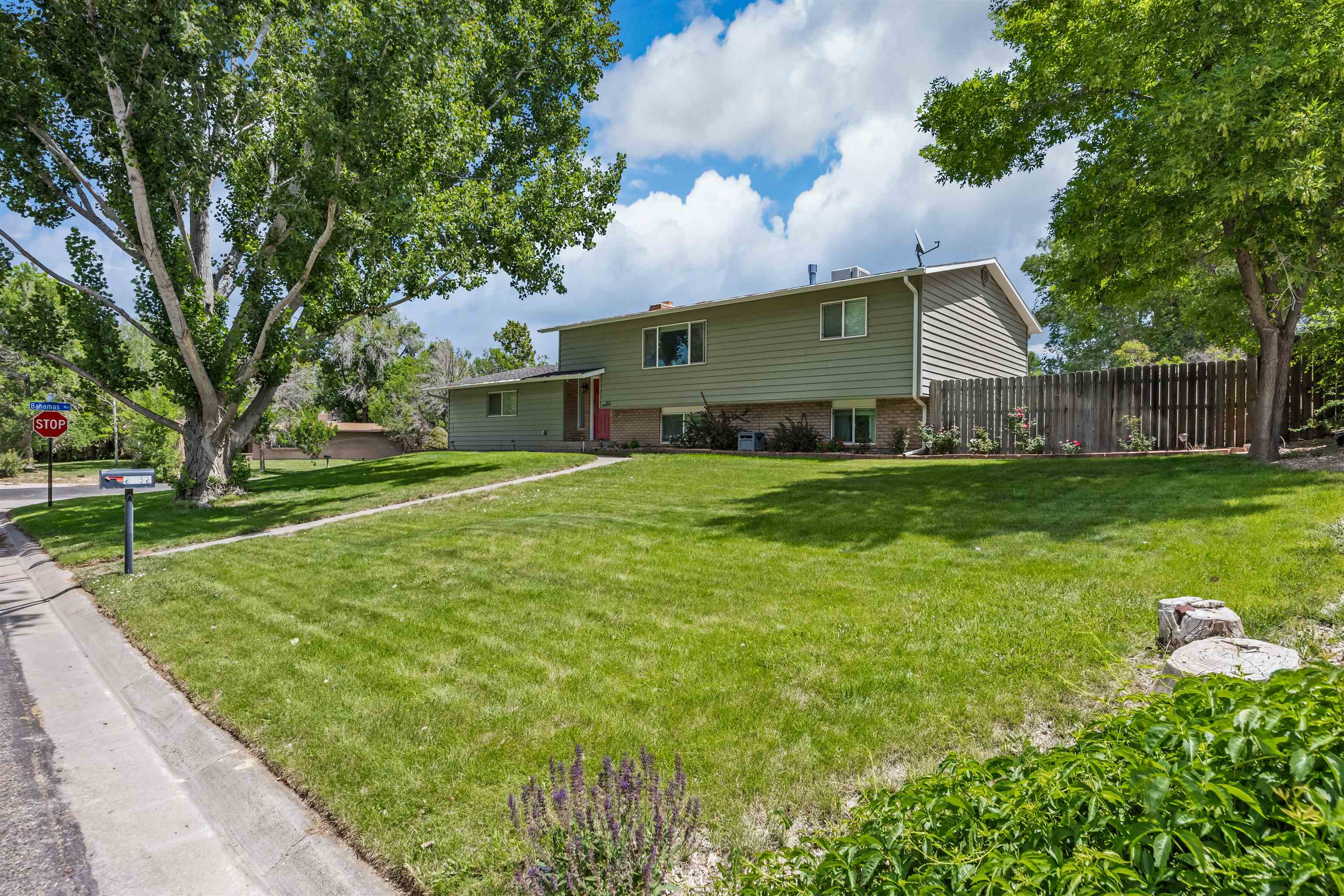 2652 Paradise Way