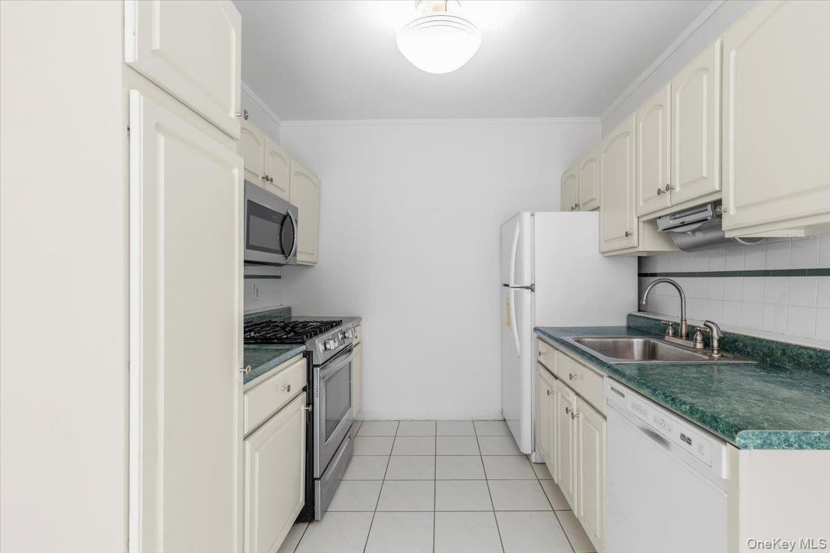 250 Bronxville Road Unit: 4H