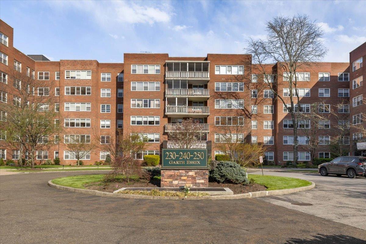 240 Garth Road Unit: 3L2