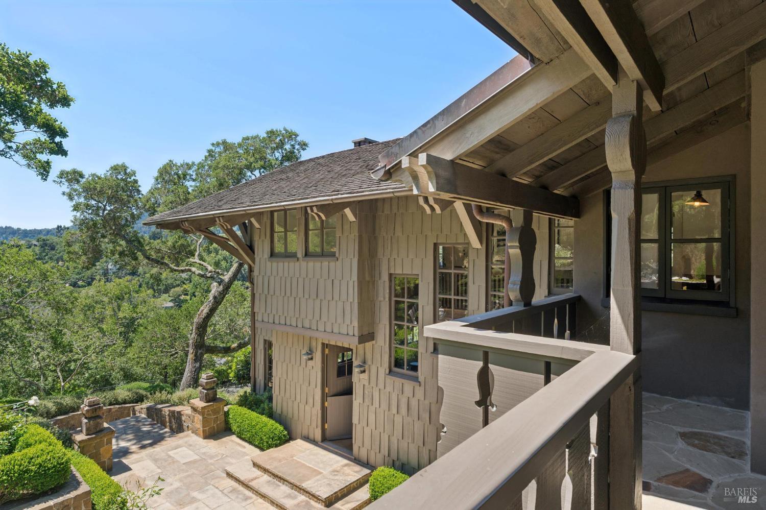 126 Winding Way